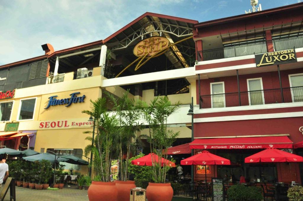 The Fort Budget Hotel- Bonifacio Global City Makati City Exterior foto